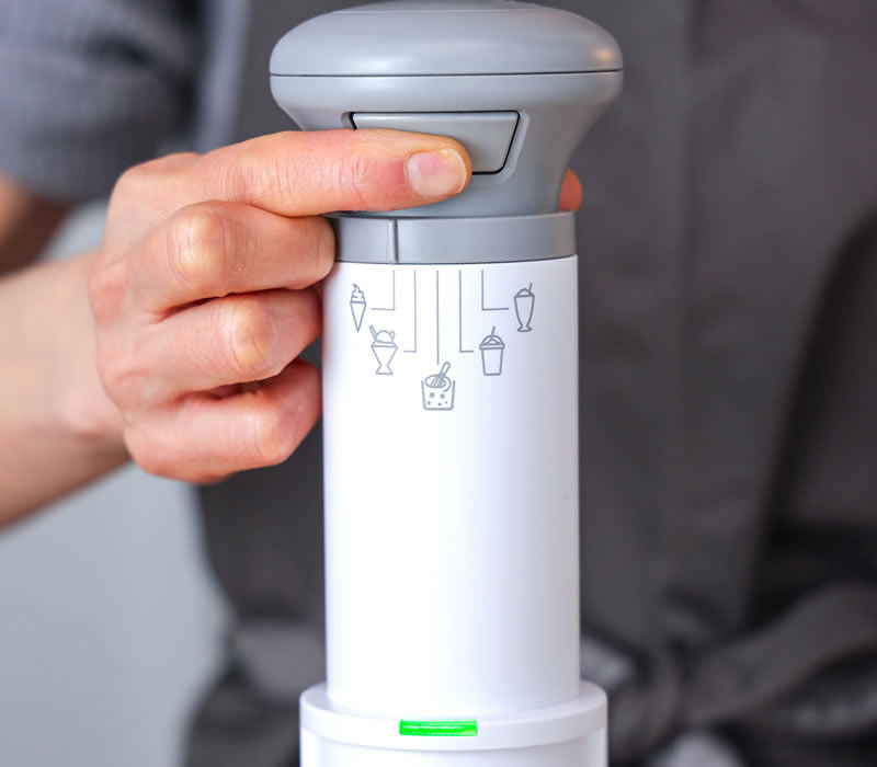 ③運転ボタンを押しながらハンドルを上下に