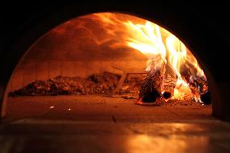 最高400℃でお店レベルの本格ピザが楽しめるピザオーブン