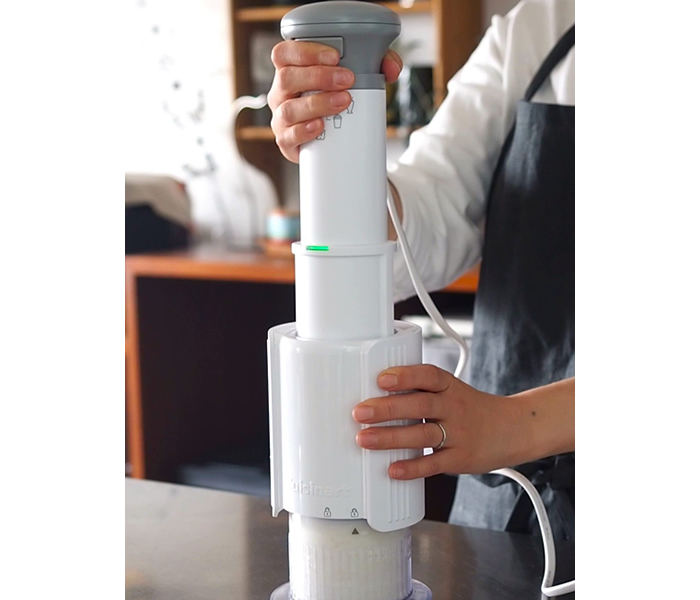 食べたい時に、いつでもハンドルを押すだけ、1分でアイスが完成